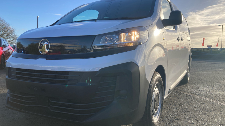 Vauxhall Vivaro L2 Diesel 2.0 Turbo D 145 Prime H1 Double Cab